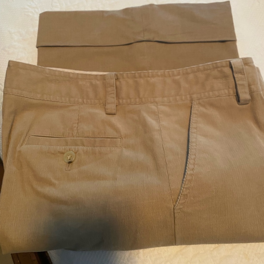 DKNY Corduroy design Light Tan shorts 🩳